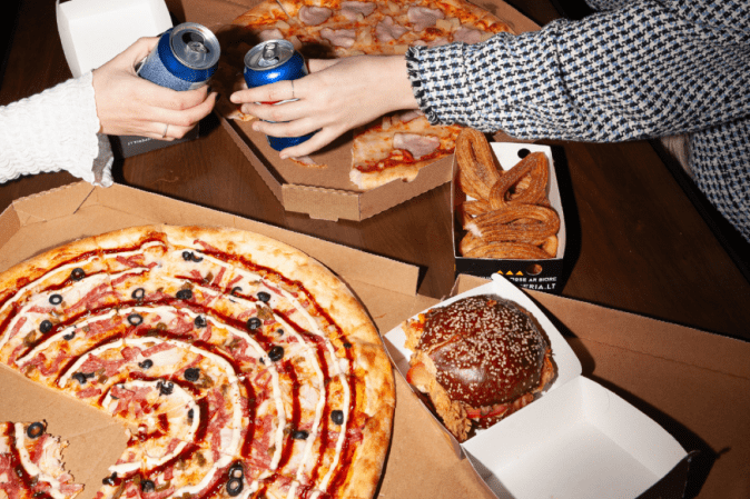 Pica ir jaukus penktadienio vakaras namuose su draugais