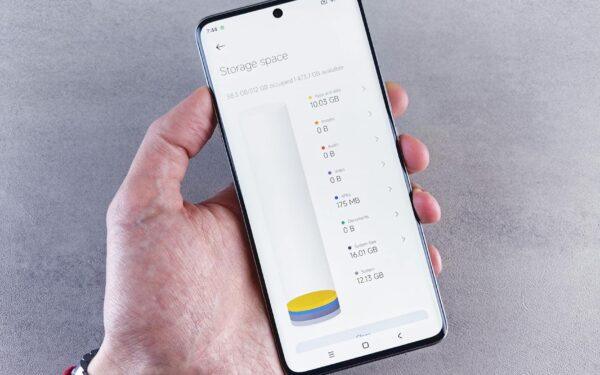 Kaip atlaisvinti vietą telefone nešalinant nuotraukų? Paprasti sprendimai „Android“ ir „iPhone“