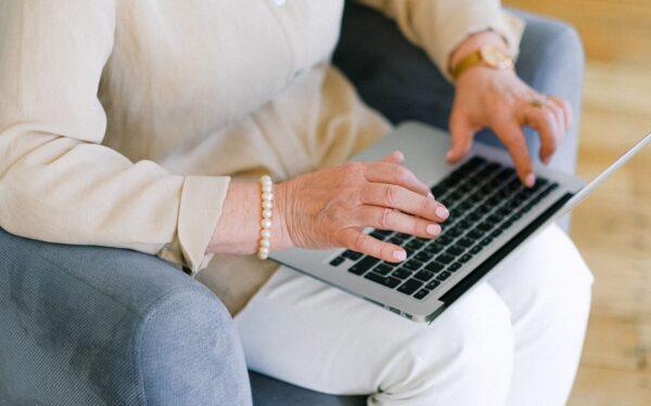 Kaip atpažinti netikslią informaciją apie sveikatą internete? Skaitmeninė higiena kiekvienam
