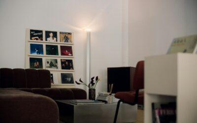 Kaip grįžta vinilinės plokštelės? Naujas kartos ryšys su muzika ir lėtu klausymusi